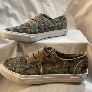 Blowfish Malibu ~ Women’s Size 9 Camouflage Sneakers ~ Slip On’s - NWOT